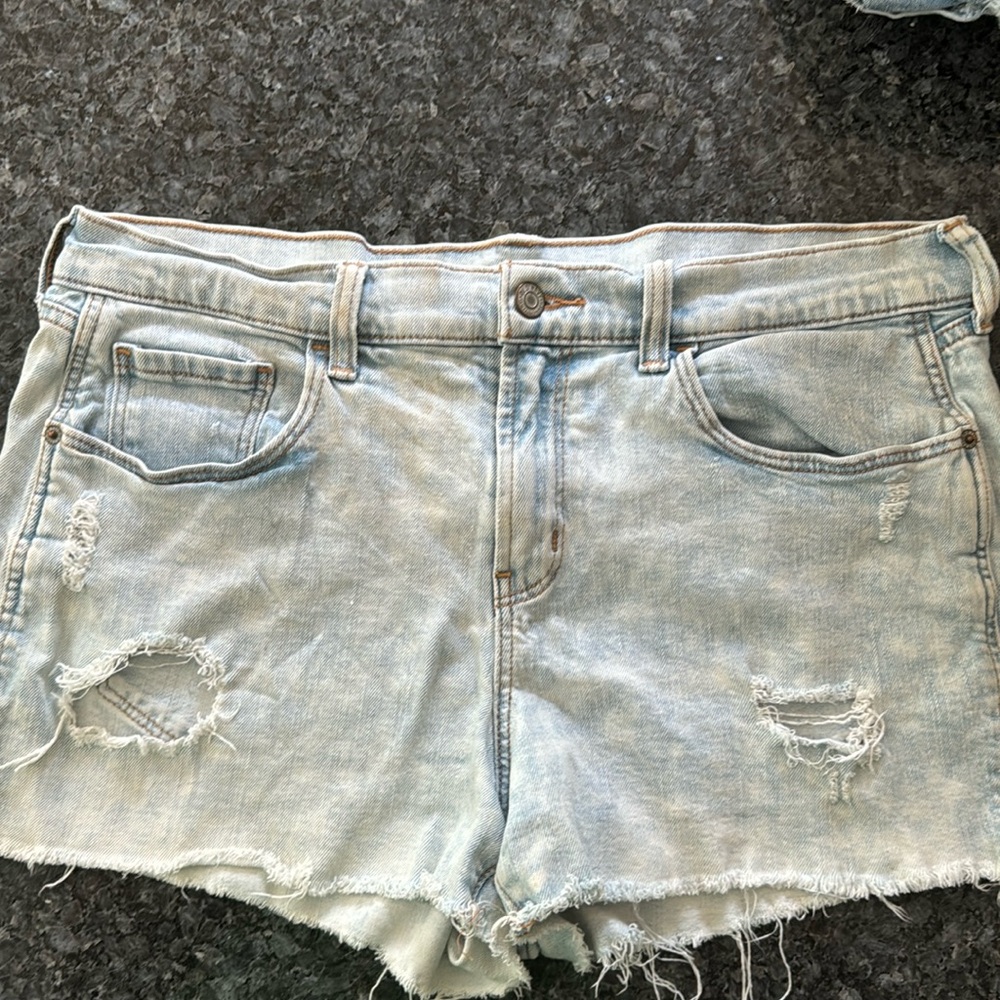 Old Navy Distressed Boyfriend Jean Cut-Off Shorts for Women - 3-inch inseam